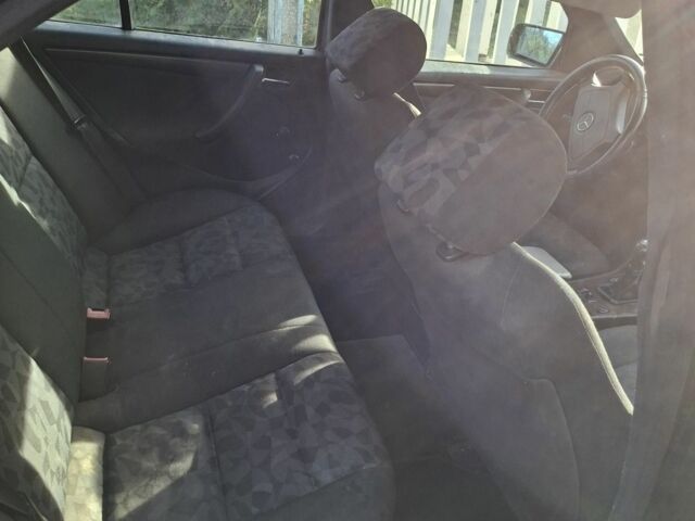 Синий Мерседес 200, объемом двигателя 2 л и пробегом 3 тыс. км за 700 $, фото 1 на Automoto.ua