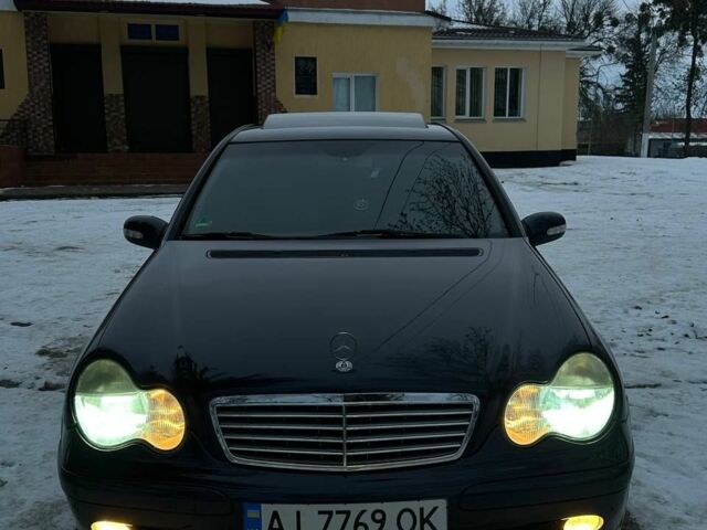 Синій Мерседес 200, об'ємом двигуна 2 л та пробігом 400 тис. км за 4500 $, фото 1 на Automoto.ua