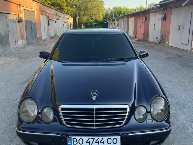 Синий Мерседес 200, объемом двигателя 2 л и пробегом 410 тыс. км за 3999 $, фото 1 на Automoto.ua