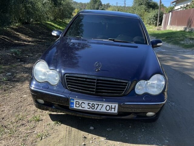Синій Мерседес 200, об'ємом двигуна 2 л та пробігом 280 тис. км за 4516 $, фото 1 на Automoto.ua