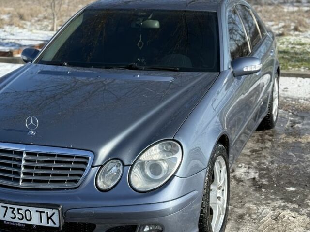 Синій Мерседес 200, об'ємом двигуна 2.1 л та пробігом 301 тис. км за 5500 $, фото 1 на Automoto.ua