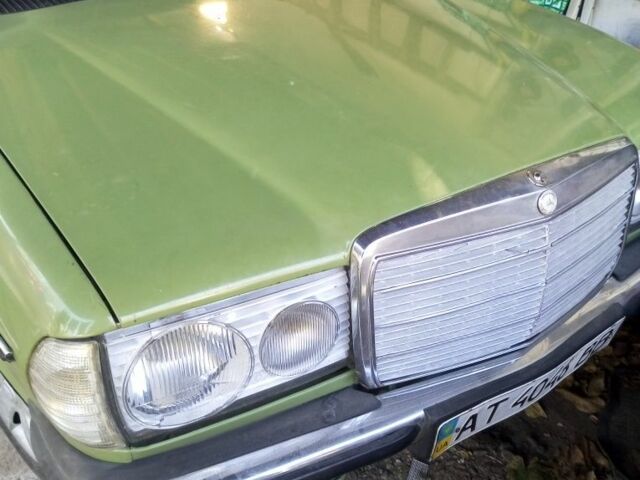 Зеленый Мерседес 200, объемом двигателя 2 л и пробегом 200 тыс. км за 1500 $, фото 1 на Automoto.ua