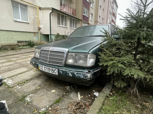 Зеленый Мерседес 200, объемом двигателя 2 л и пробегом 380 тыс. км за 750 $, фото 1 на Automoto.ua