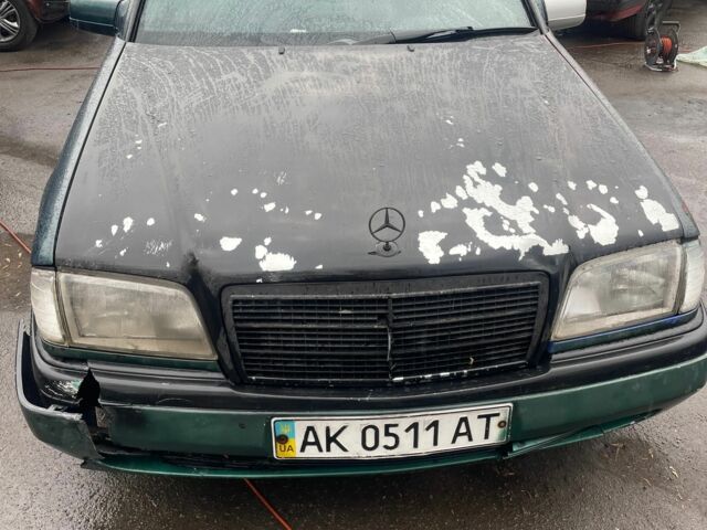 Зеленый Мерседес 200, объемом двигателя 1.8 л и пробегом 111 тыс. км за 1000 $, фото 1 на Automoto.ua