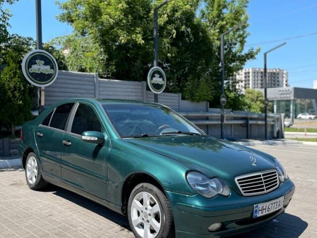 Зелений Мерседес 200, об'ємом двигуна 2 л та пробігом 321 тис. км за 3599 $, фото 1 на Automoto.ua
