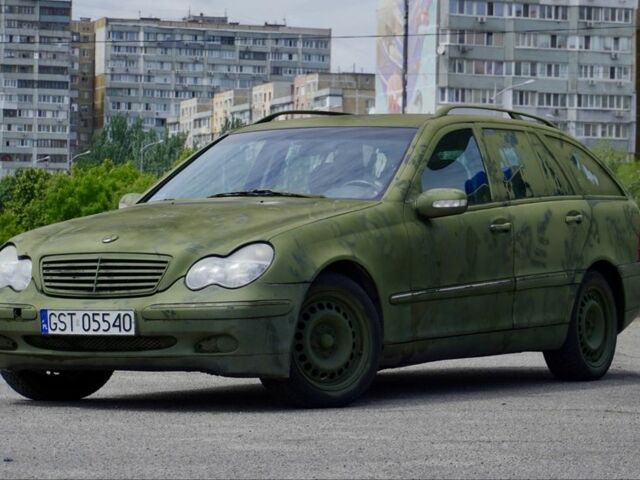 Зеленый Мерседес 200, объемом двигателя 2.2 л и пробегом 360 тыс. км за 2500 $, фото 1 на Automoto.ua