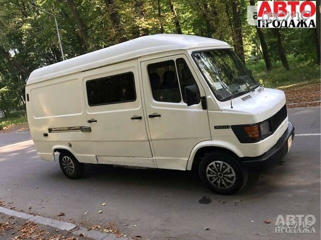 Мерседес 208 пас., об'ємом двигуна 2.3 л та пробігом 258 тис. км за 1400 $, фото 1 на Automoto.ua