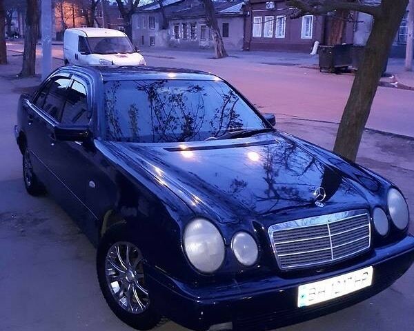 Мерседес 210, об'ємом двигуна 2 л та пробігом 370 тис. км за 5300 $, фото 1 на Automoto.ua