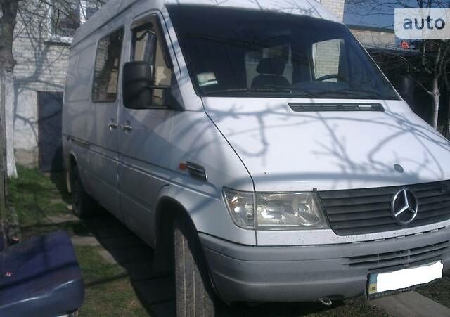 Мерседес 210 пас. 1999 у Самборе на Automoto.ua Білий Мерседес 210 пас., об'ємом двигуна 2.8 л та пробігом 490 тис. км за 4600 $, фото 1 на Automoto.ua