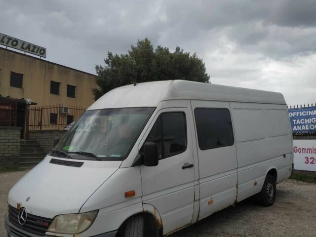 Белый Мерседес 220, объемом двигателя 2.2 л и пробегом 2 тыс. км за 4350 $, фото 1 на Automoto.ua