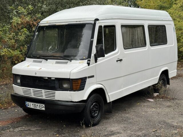Белый Мерседес 220, объемом двигателя 2.9 л и пробегом 500 тыс. км за 1500 $, фото 1 на Automoto.ua
