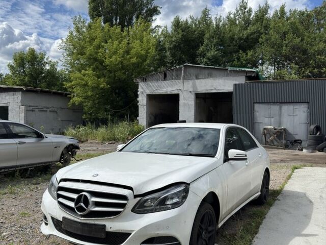 Білий Мерседес 220, об'ємом двигуна 2.2 л та пробігом 150 тис. км за 3500 $, фото 1 на Automoto.ua