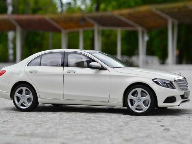 Білий Мерседес 220, об'ємом двигуна 0 л та пробігом 130 тис. км за 20000 $, фото 1 на Automoto.ua