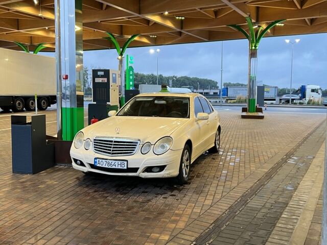 Бежевий Мерседес 220, об'ємом двигуна 2.2 л та пробігом 518 тис. км за 5350 $, фото 1 на Automoto.ua