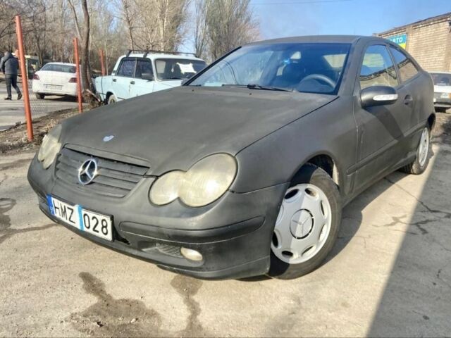 Чорний Мерседес 220, об'ємом двигуна 2.2 л та пробігом 3 тис. км за 1500 $, фото 1 на Automoto.ua