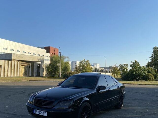 Черный Мерседес 220, объемом двигателя 3.2 л и пробегом 301 тыс. км за 5500 $, фото 1 на Automoto.ua