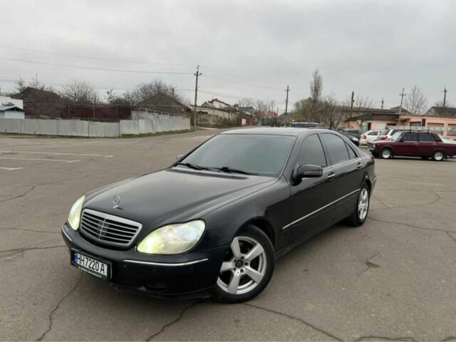 Черный Мерседес 220, объемом двигателя 5 л и пробегом 300 тыс. км за 4500 $, фото 1 на Automoto.ua