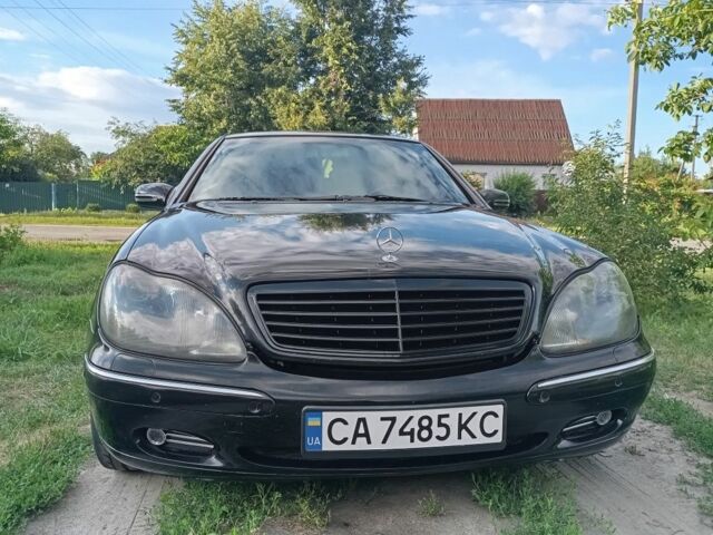 Чорний Мерседес 220, об'ємом двигуна 5 л та пробігом 391 тис. км за 4003 $, фото 1 на Automoto.ua