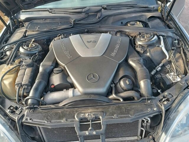 Черный Мерседес 220, объемом двигателя 4 л и пробегом 313 тыс. км за 4300 $, фото 1 на Automoto.ua