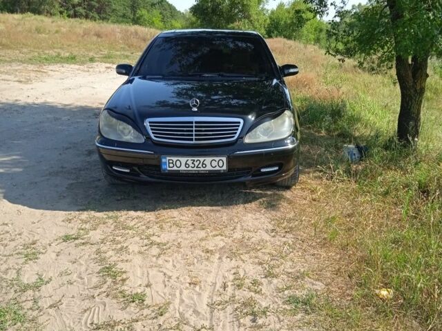 Черный Мерседес 220, объемом двигателя 4.3 л и пробегом 300 тыс. км за 5500 $, фото 1 на Automoto.ua