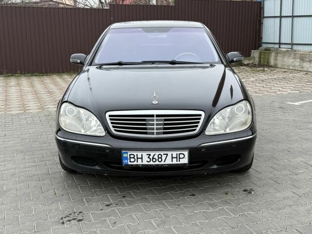 Чорний Мерседес 220, об'ємом двигуна 5.8 л та пробігом 250 тис. км за 3950 $, фото 1 на Automoto.ua