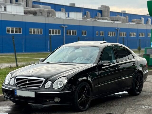 Черный Мерседес 220, объемом двигателя 2.1 л и пробегом 311 тыс. км за 5500 $, фото 1 на Automoto.ua