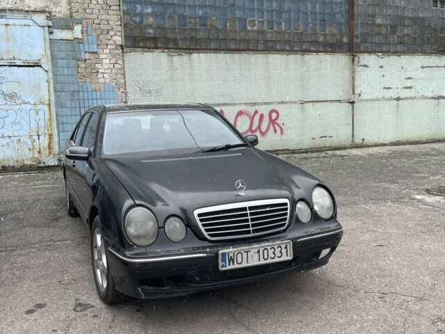 Черный Мерседес 220, объемом двигателя 2.2 л и пробегом 340 тыс. км за 1194 $, фото 1 на Automoto.ua