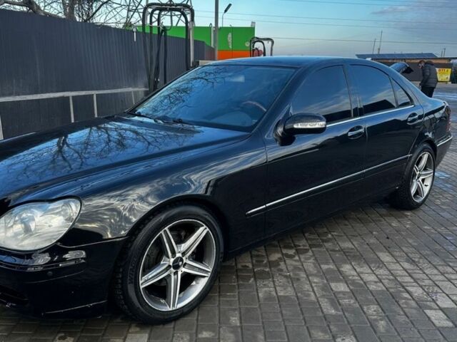 Чорний Мерседес 220, об'ємом двигуна 3.7 л та пробігом 340 тис. км за 4500 $, фото 1 на Automoto.ua