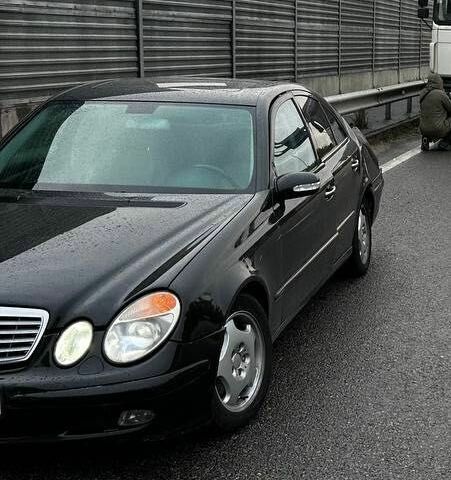 Черный Мерседес 220, объемом двигателя 2.1 л и пробегом 470 тыс. км за 3500 $, фото 1 на Automoto.ua
