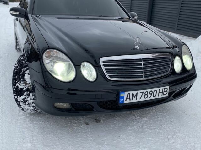 Черный Мерседес 220, объемом двигателя 2.1 л и пробегом 315 тыс. км за 8500 $, фото 1 на Automoto.ua