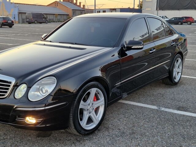 Черный Мерседес 220, объемом двигателя 2.1 л и пробегом 261 тыс. км за 10200 $, фото 1 на Automoto.ua