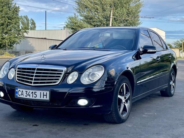 Черный Мерседес 220, объемом двигателя 2.1 л и пробегом 275 тыс. км за 7800 $, фото 1 на Automoto.ua