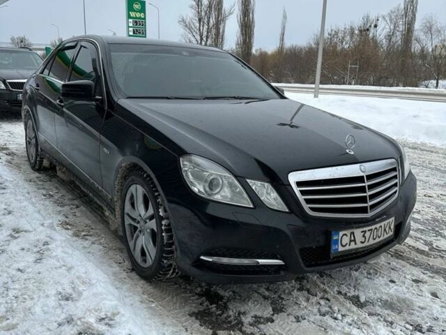 Чорний Мерседес 220, об'ємом двигуна 2.1 л та пробігом 208 тис. км за 14000 $, фото 1 на Automoto.ua