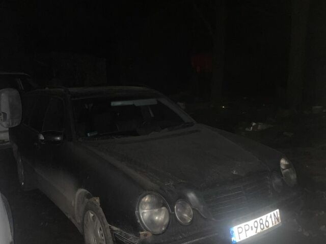 Чорний Мерседес 220, об'ємом двигуна 2.2 л та пробігом 450 тис. км за 2300 $, фото 1 на Automoto.ua