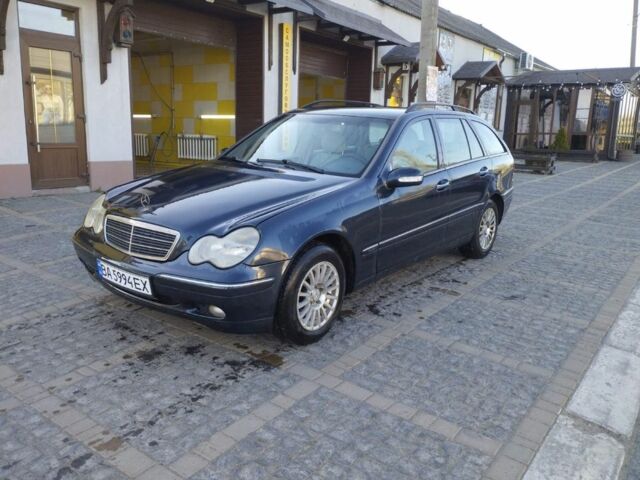 Черный Мерседес 220, объемом двигателя 2.1 л и пробегом 300 тыс. км за 5500 $, фото 1 на Automoto.ua
