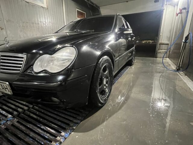 Чорний Мерседес 220, об'ємом двигуна 2.2 л та пробігом 3 тис. км за 4400 $, фото 1 на Automoto.ua