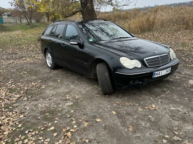 Черный Мерседес 220, объемом двигателя 2.2 л и пробегом 231 тыс. км за 2700 $, фото 1 на Automoto.ua