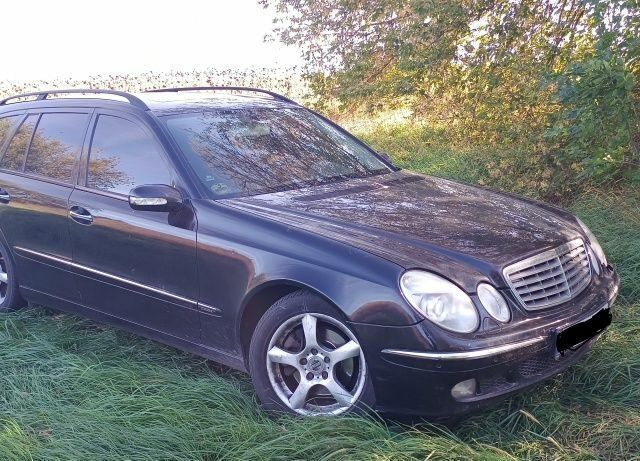 Черный Мерседес 220, объемом двигателя 2 л и пробегом 332 тыс. км за 3300 $, фото 1 на Automoto.ua