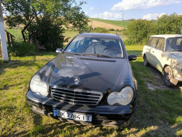 Чорний Мерседес 220, об'ємом двигуна 2.1 л та пробігом 280 тис. км за 2750 $, фото 1 на Automoto.ua