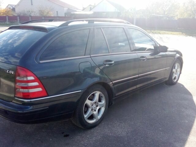 Черный Мерседес 220, объемом двигателя 2.1 л и пробегом 341 тыс. км за 5300 $, фото 1 на Automoto.ua