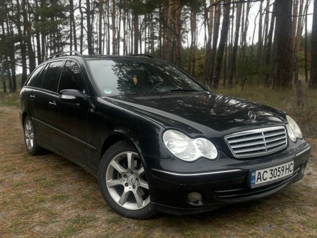 Чорний Мерседес 220, об'ємом двигуна 2.1 л та пробігом 320 тис. км за 4998 $, фото 1 на Automoto.ua