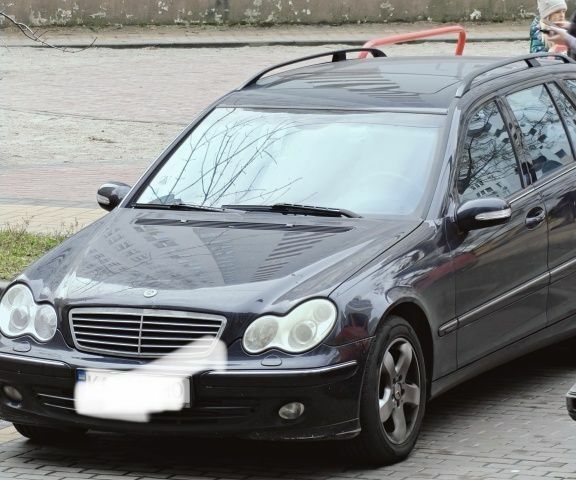 Чорний Мерседес 220, об'ємом двигуна 2 л та пробігом 230 тис. км за 3000 $, фото 1 на Automoto.ua