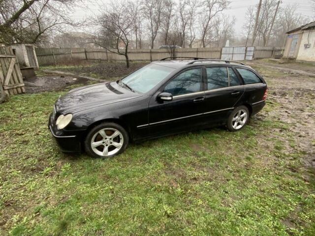 Черный Мерседес 220, объемом двигателя 2.2 л и пробегом 403 тыс. км за 2603 $, фото 1 на Automoto.ua