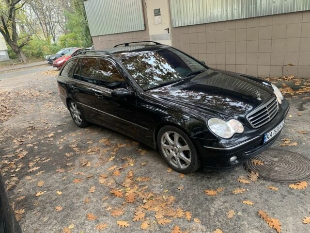 Чорний Мерседес 220, об'ємом двигуна 2.1 л та пробігом 350 тис. км за 6800 $, фото 1 на Automoto.ua