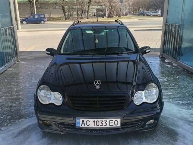 Чорний Мерседес 220, об'ємом двигуна 2.1 л та пробігом 385 тис. км за 5450 $, фото 1 на Automoto.ua