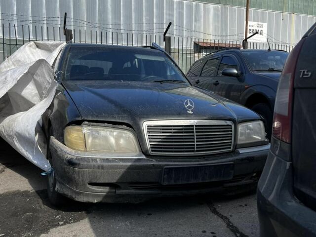 Чорний Мерседес 220, об'ємом двигуна 0 л та пробігом 123 тис. км за 2100 $, фото 1 на Automoto.ua