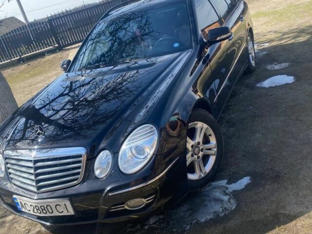 Черный Мерседес 220, объемом двигателя 0 л и пробегом 345 тыс. км за 9183 $, фото 1 на Automoto.ua