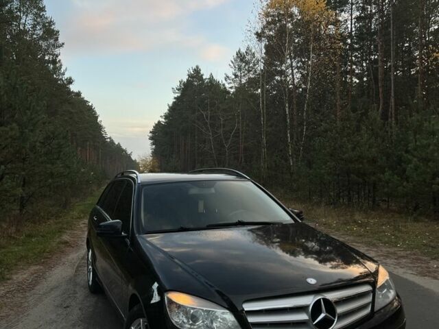 Черный Мерседес 220, объемом двигателя 2.2 л и пробегом 400 тыс. км за 5450 $, фото 1 на Automoto.ua