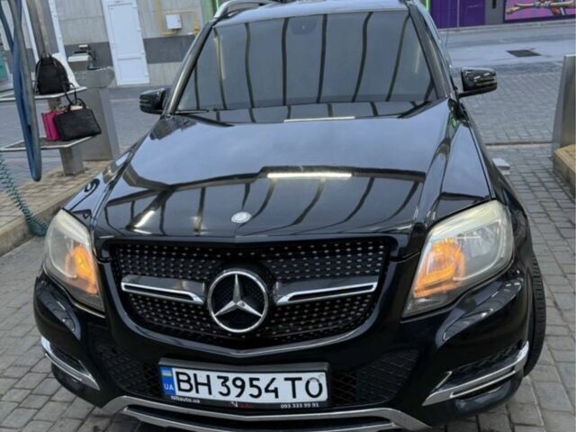 Чорний Мерседес 220, об'ємом двигуна 2.1 л та пробігом 217 тис. км за 13997 $, фото 1 на Automoto.ua