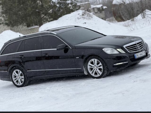 Чорний Мерседес 220, об'ємом двигуна 2.1 л та пробігом 330 тис. км за 10700 $, фото 1 на Automoto.ua